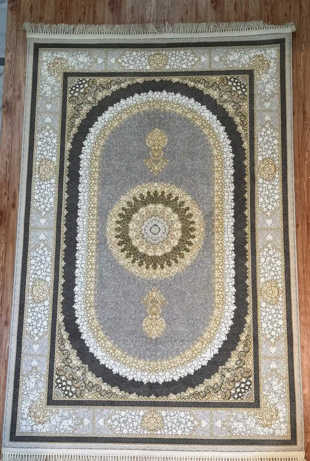 Royal Silver Grey & Antique Gold Medallion Qaleen