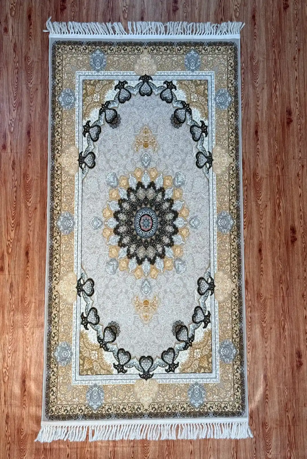 Light Cream Gold and Grey Floral Pattern